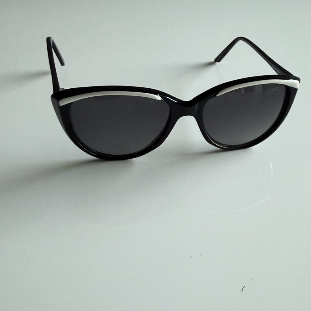 Vintage Polaroid Italian Black and White Cat-Eye Sunglasses